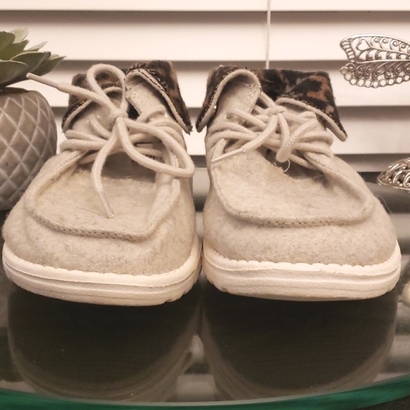 Hey Dude Lace Up Shoes Cream Cheetah Britt Faux Fur Trim Lace Up 8 Convertible - Picture 2 of 12